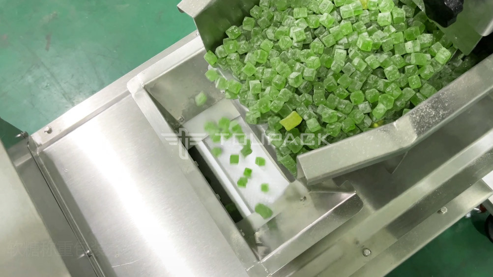 เครื่องบรรจุขนมหวานยางอัตโนมัติเต็ม เครื่องบรรจุขนมหวานยางอ่อน เจลลี่ ผลไม้เคี้ยวหวาน VFFS เครื่องบรรจุขนมปิดหลัง