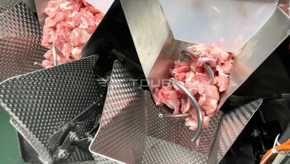 เนื้อแข็งเนื้อหมูสด หมูสด หมัดขน ริมขน เครื่องชั่งน้ําหนักหลายหัว เครื่องบรรจุอาหารด้วยพับ