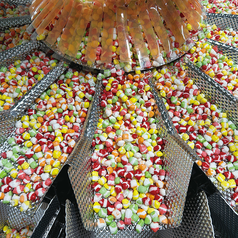 QQ Candy Gummies Cheese Sticky Screw Multihead Weigher เครื่องชั่งขนมอัตโนมัติ เครื่องบรรจุขนมสําหรับกระเป๋าซิป