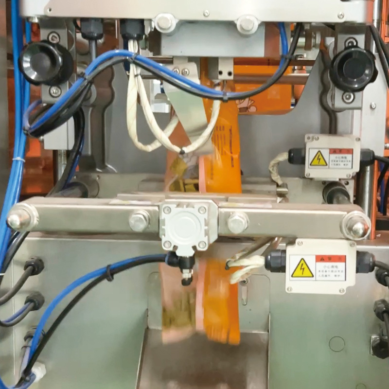 คุณภาพสูง ติดตั้งอัตโนมัติ ปริมาณอนุภาค อาหารว่าง ปิดอาหาร เติมบรรจุ VFFS เครื่องชั่งและบรรจุ