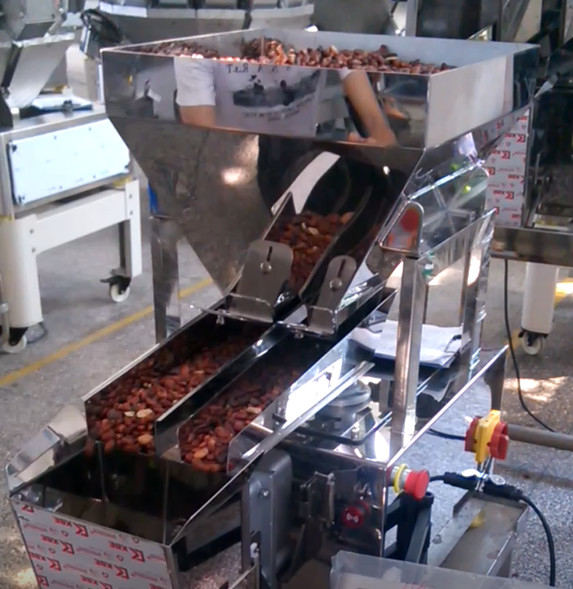 10WPM เครื่องชั่งอัตโนมัติบรรจุและปิดผนึกเครื่องหัวเดียว 3L เครื่องชั่งเชิงเส้นเกรดอาหาร