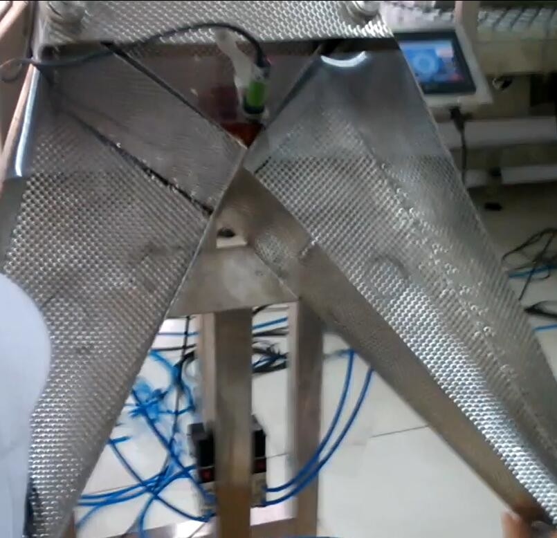 8 Hoppers 0.5L 1.2L เครื่องชั่งเชิงเส้นสำหรับวัสดุตาข่ายเล็ก ๆ เช่นเกลือน้ำตาล