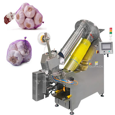 อัตโนมัติ Walnut Net Bag Clipping Packing Machine เครื่องบรรจุกระเป๋ากระเป๋ากระเทียม Mesh เครื่องบรรจุกระเป๋ากระเทียม