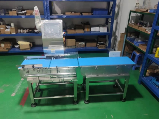 เครื่องตรวจสอบน้ำหนักอาหารเครื่องดื่มความกว้างสายพาน 300 มม. ปรับความเร็วได้